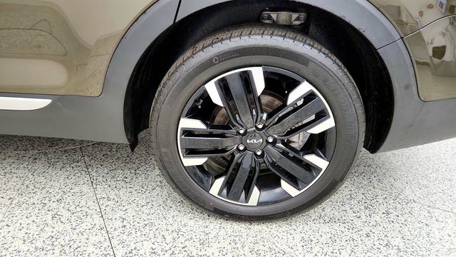 2025 Kia Telluride SX AWD w/ Captain's Chairs Pkg & Mahogany Interior - 23037913 - 8