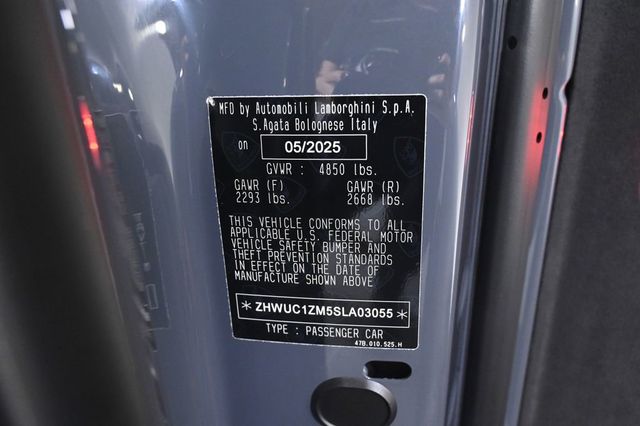2025 Lamborghini Revuelto Base - 23002049 - 32