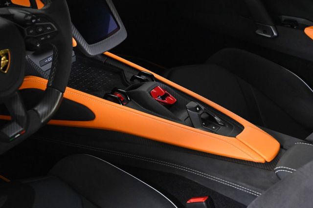 2025 Lamborghini Revuelto Base - 23026047 - 13