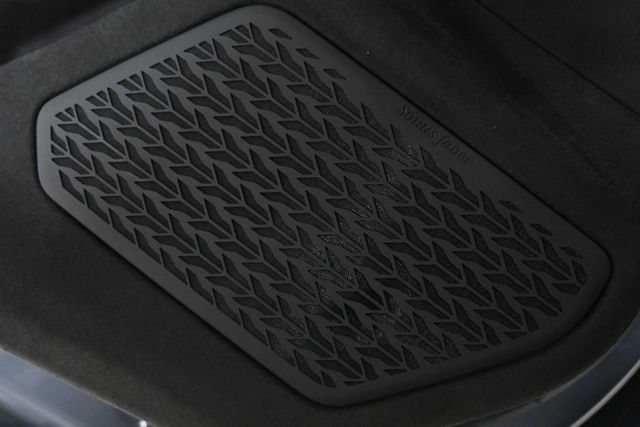 2025 Lamborghini Revuelto Base - 23026047 - 17