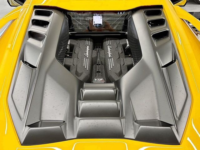 2025 Lamborghini Revuelto Coupe - 22963765 - 18