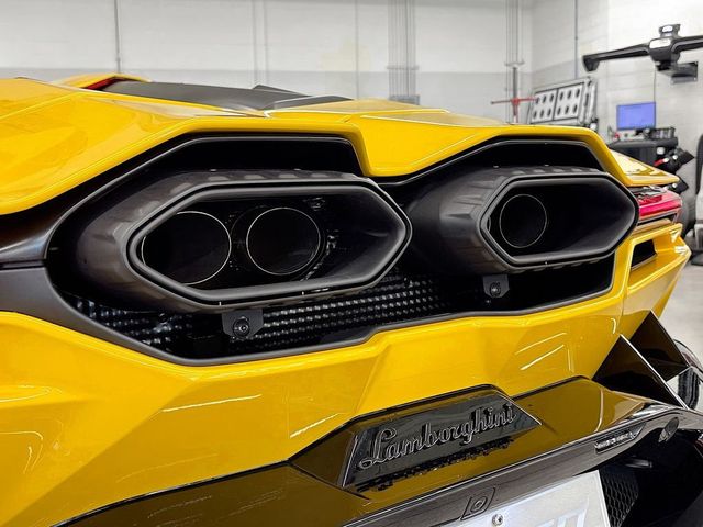 2025 Lamborghini Revuelto Coupe - 22963765 - 24