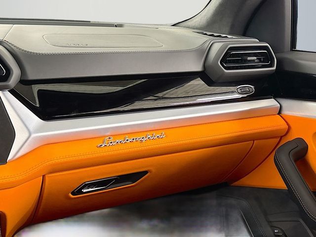 2025 Lamborghini Urus SE - 23015995 - 22