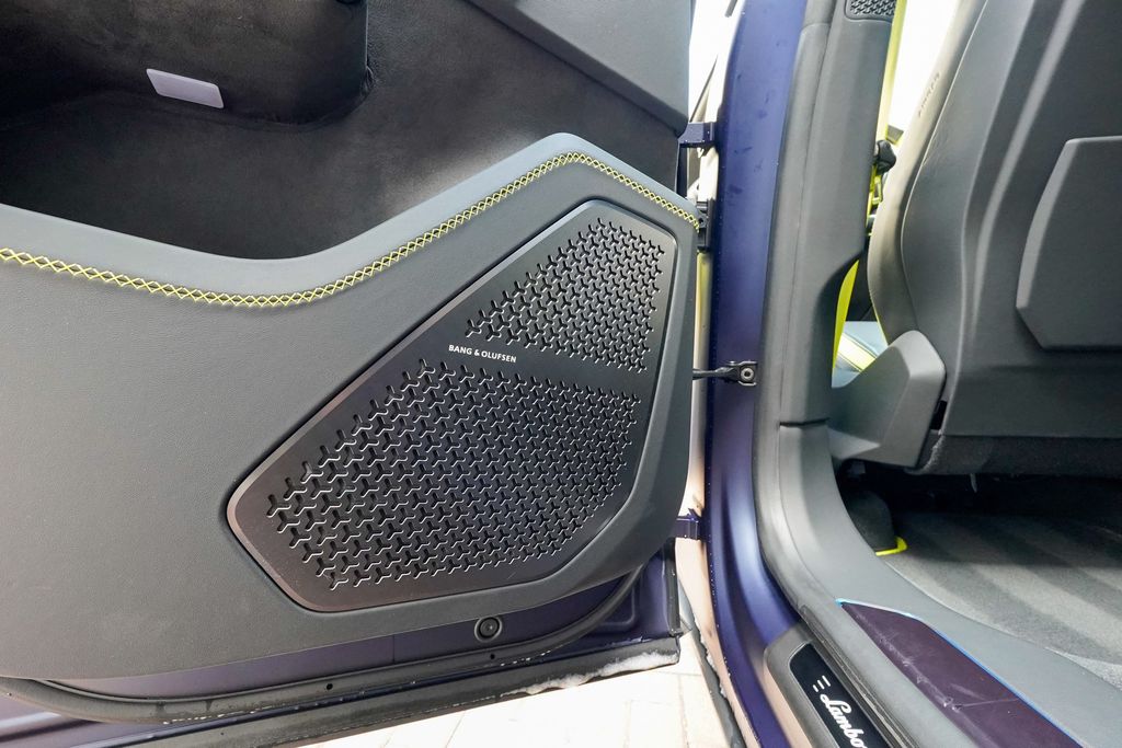 2025 Lamborghini Urus SE AWD - 22990108 - 73