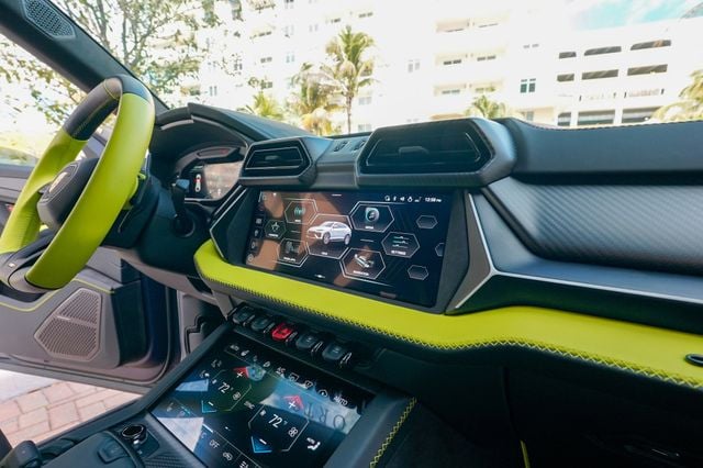 2025 Lamborghini Urus SE AWD - 22990108 - 91