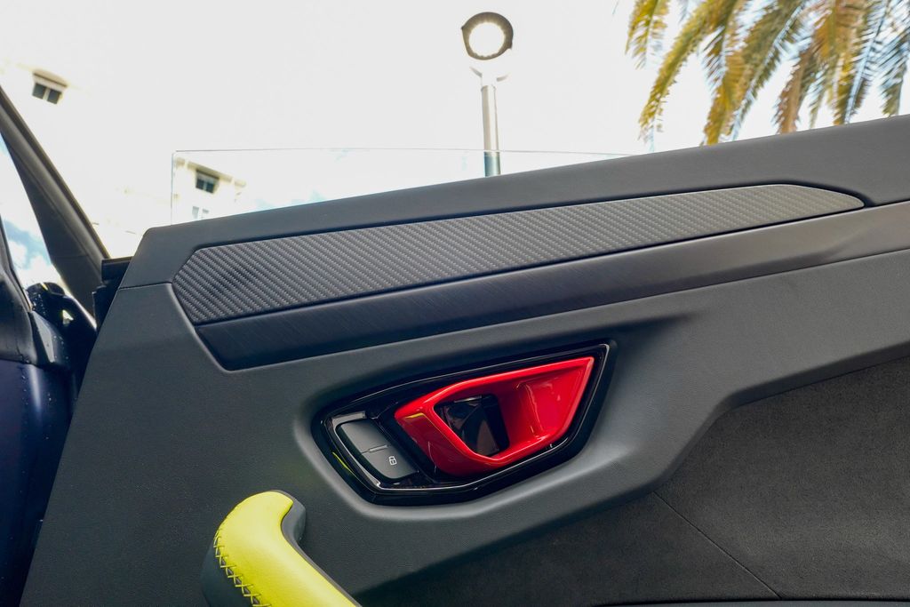 2025 Lamborghini Urus SE AWD - 22990108 - 94