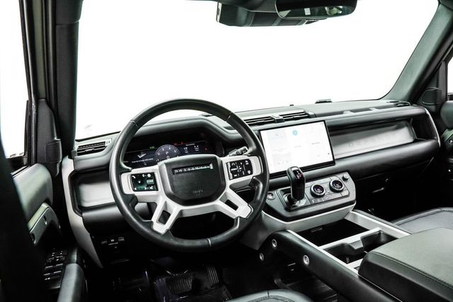 2025 Land Rover Defender 110 S P300's photo