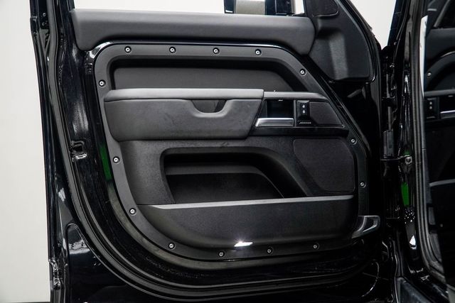 2025 Land Rover Defender 110 P300 S - 22975467 - 35