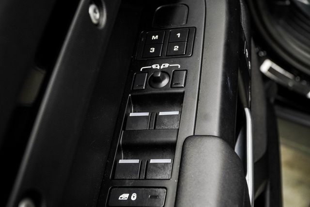 2025 Land Rover Defender 110 P300 S - 22975467 - 37