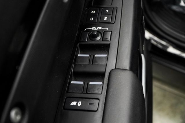 2025 Land Rover Defender 110 P300 S - 22975481 - 35