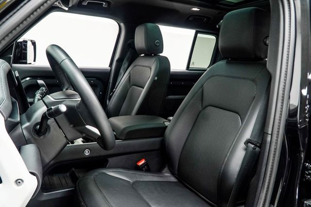 2025 Land Rover Defender 110 P300 S - 22975481 - 36