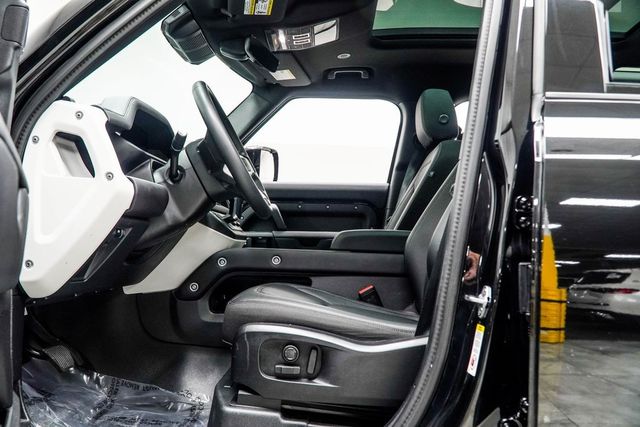 2025 Land Rover Defender 110 P300 S - 22975481 - 37