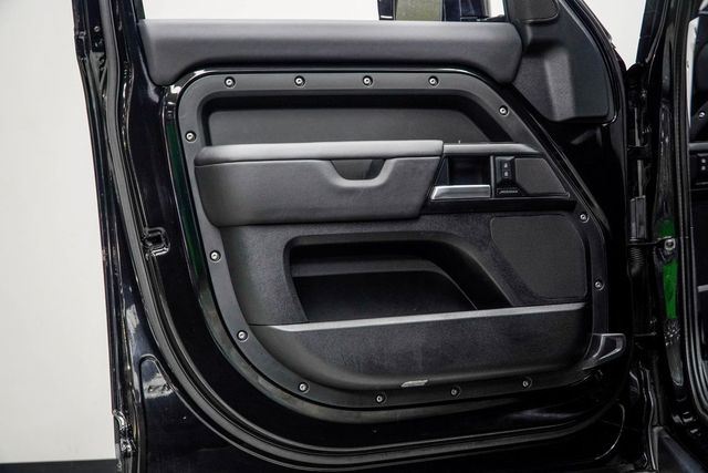 2025 Land Rover Defender 110 P300 S - 22975459 - 32