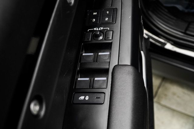 2025 Land Rover Defender 110 P300 S - 22975459 - 34