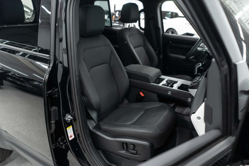 2025 Land Rover Defender 110 S photo 11