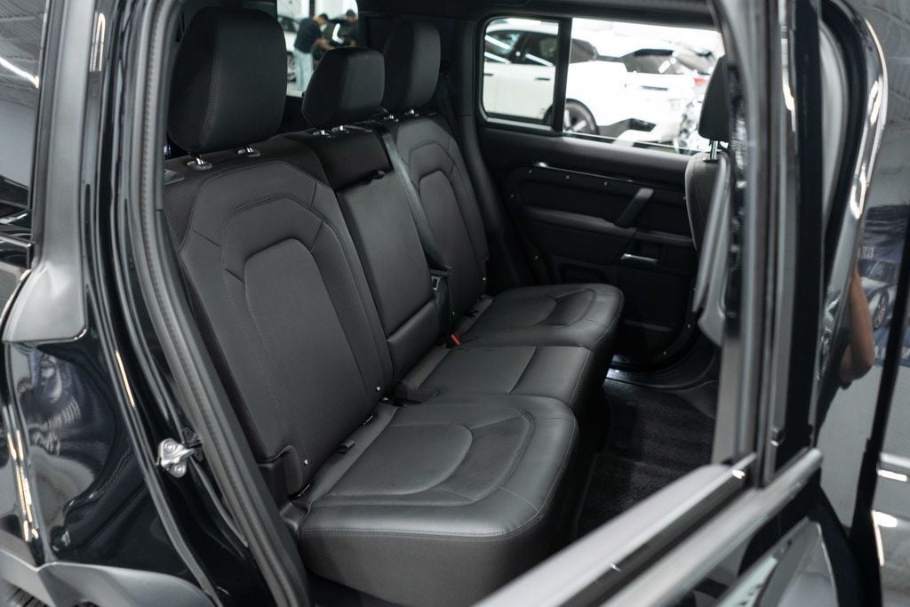 2025 Land Rover Defender 110 S photo 12