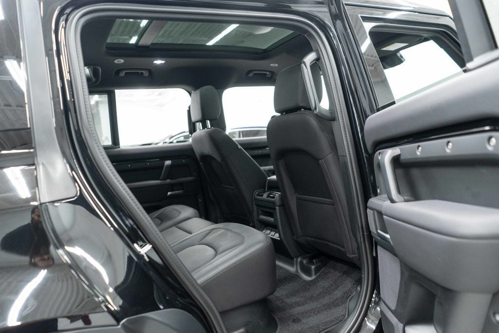 2025 Land Rover Defender 110 S photo 13