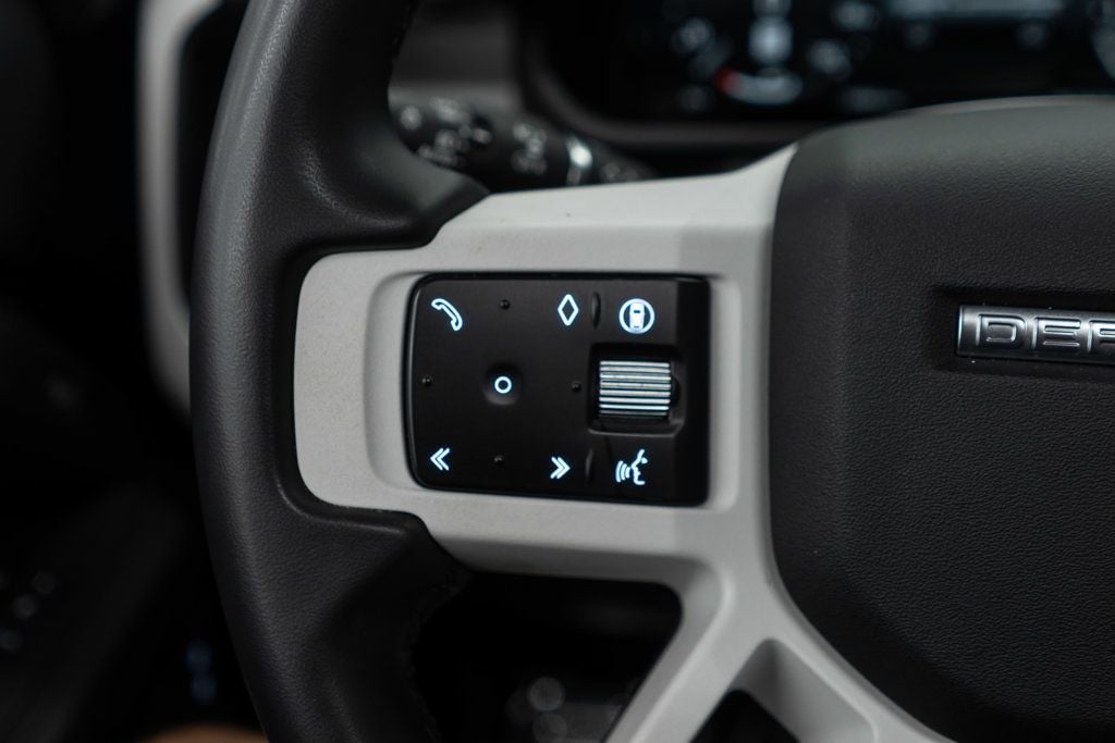 2025 Land Rover Defender 110 S photo 18