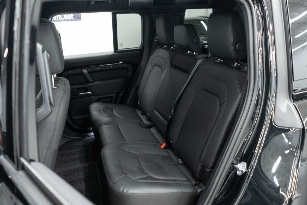 2025 Land Rover Defender 110 S photo 28