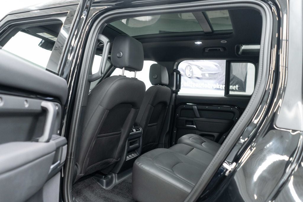 2025 Land Rover Defender 110 S photo 29