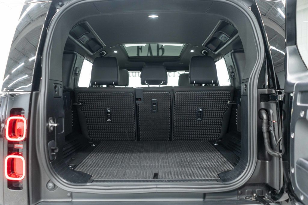2025 Land Rover Defender 110 S photo 30