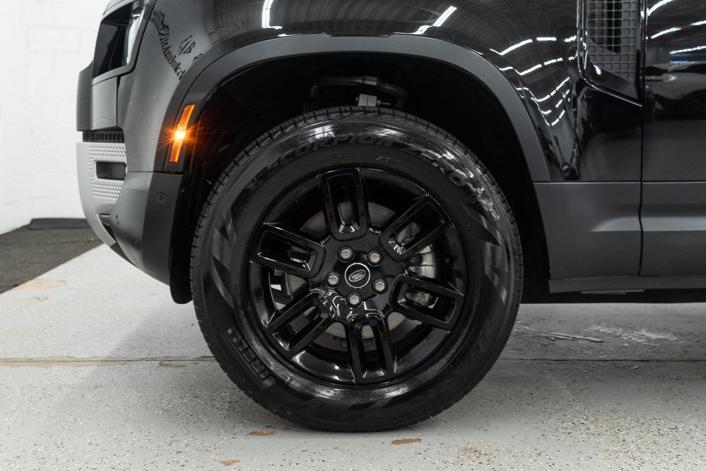 2025 Land Rover Defender 110 S photo 31