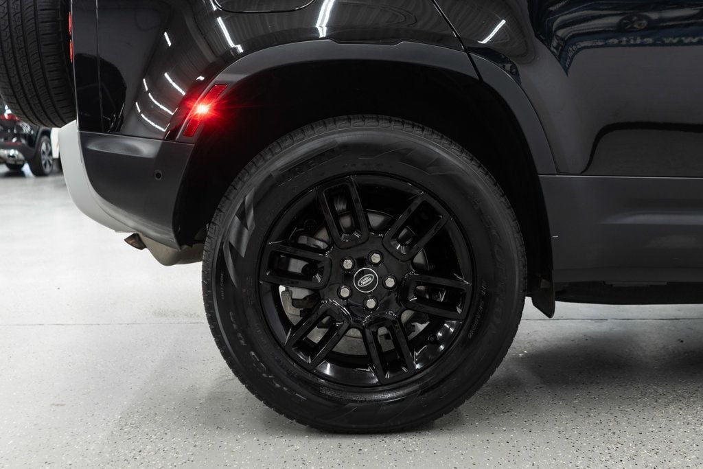 2025 Land Rover Defender 110 S photo 33