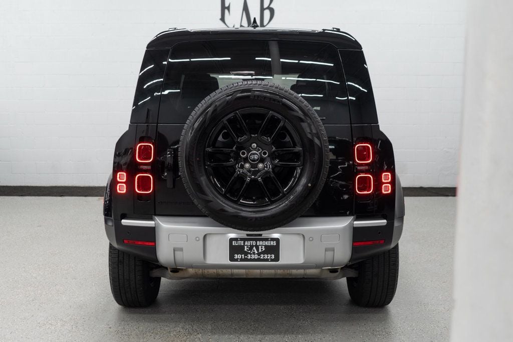 2025 Land Rover Defender 110 S photo 4