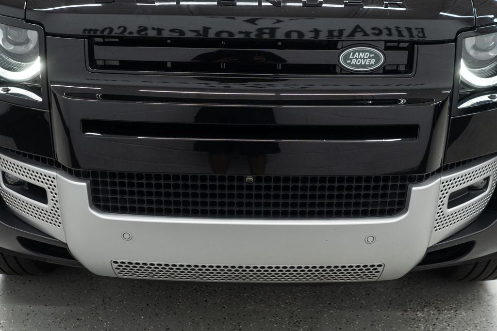 2025 Land Rover Defender 110 S photo 37