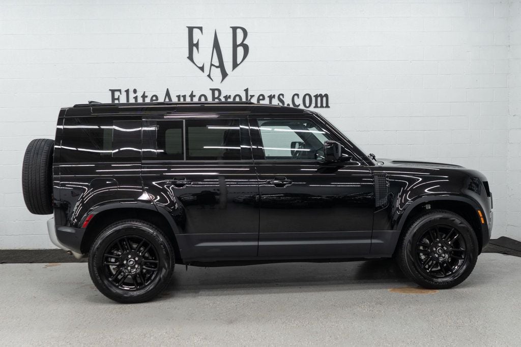 2025 Land Rover Defender 110 S photo 5