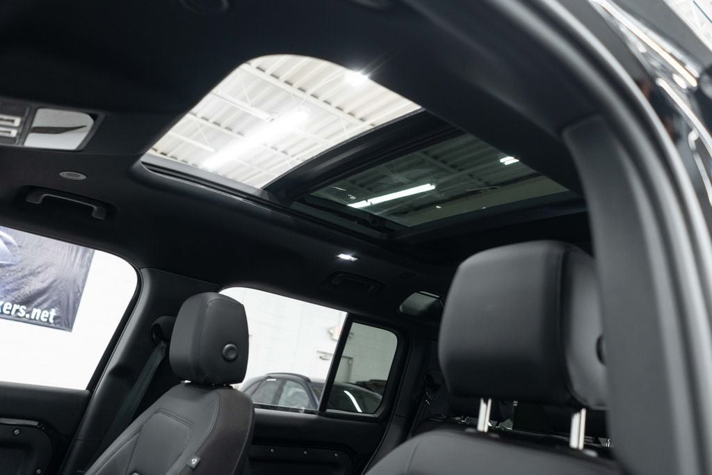 2025 Land Rover Defender 110 S photo 8