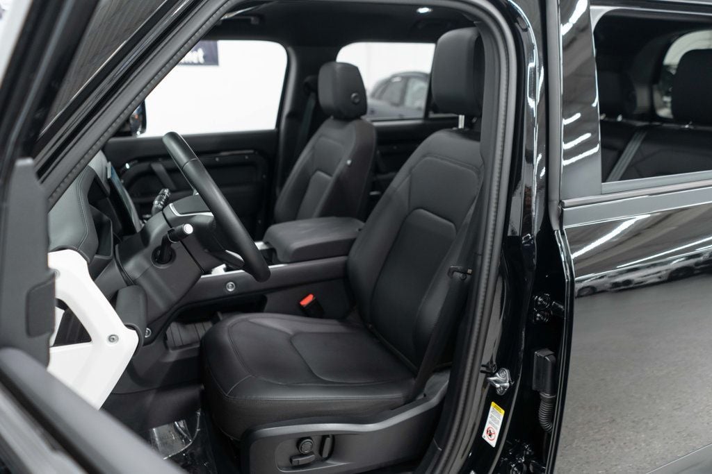 2025 Land Rover Defender 110 S photo 9