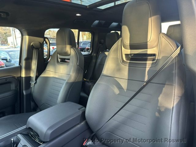 2025 Land Rover Defender 110 P635 OCTA - 22979667 - 10