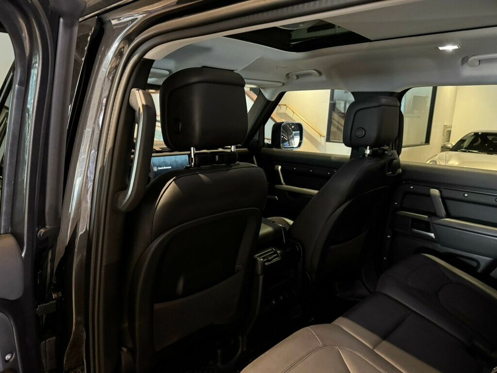 2025 Land Rover Defender 110/S/IntUpgradePack/AirSuspension/Htd&CldSeats/NAV - 22936591 - 12