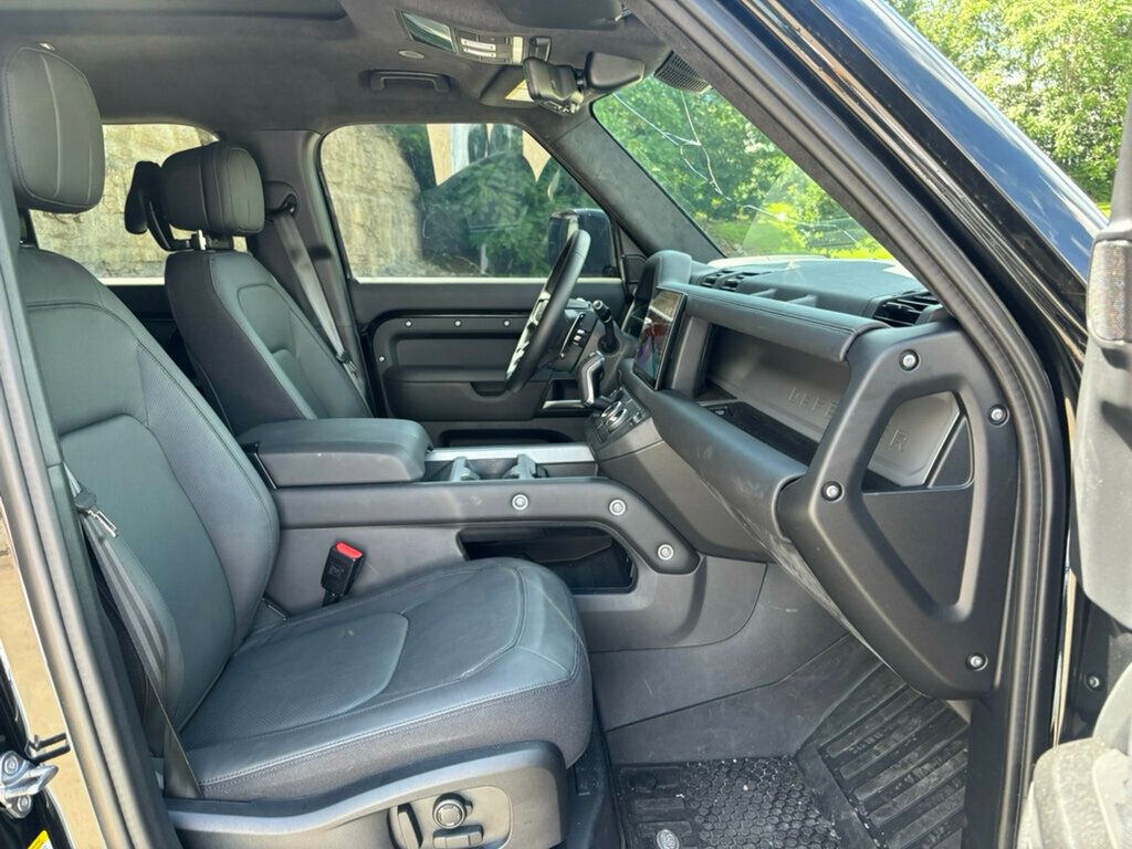 2025 Land Rover Defender 110 V8 photo 5