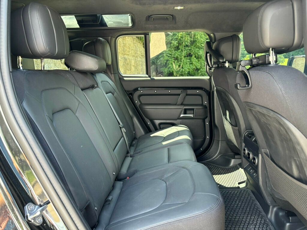 2025 Land Rover Defender 110 V8 photo 7