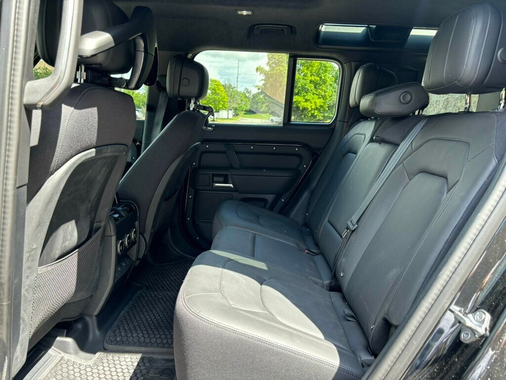 2025 Land Rover Defender 110 V8 photo 11