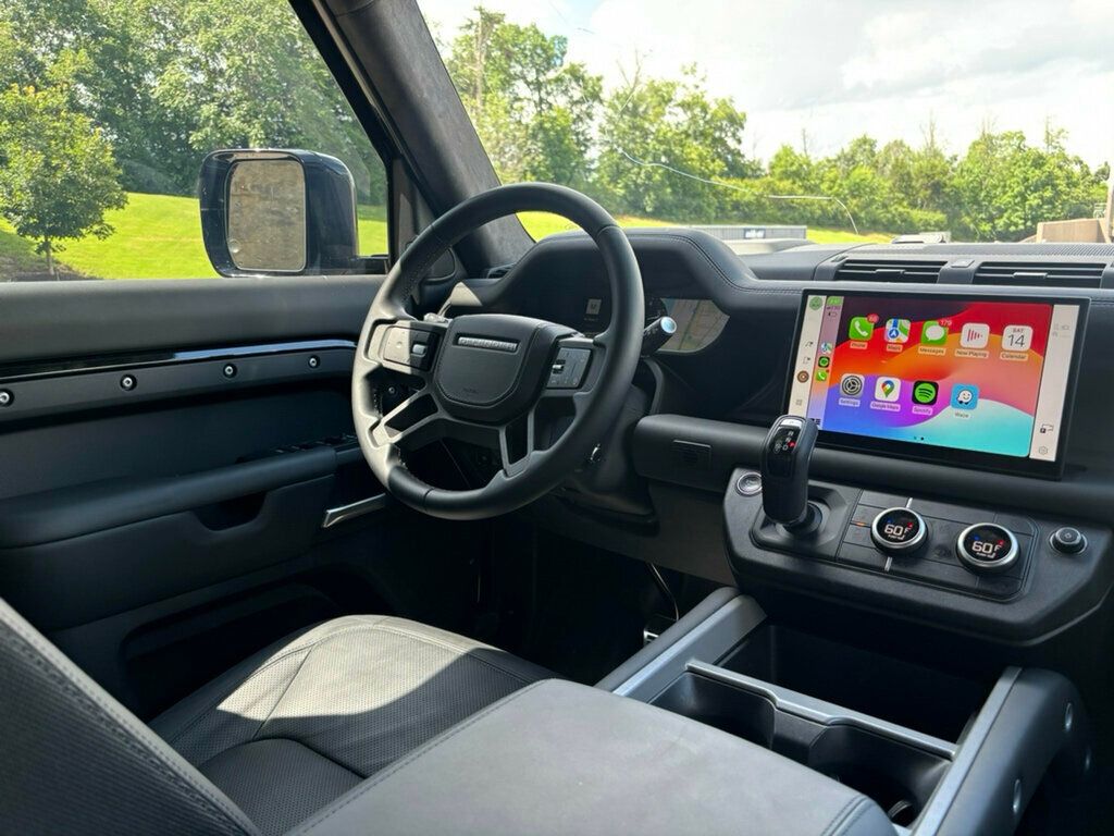 2025 Land Rover Defender 110 V8 photo 14