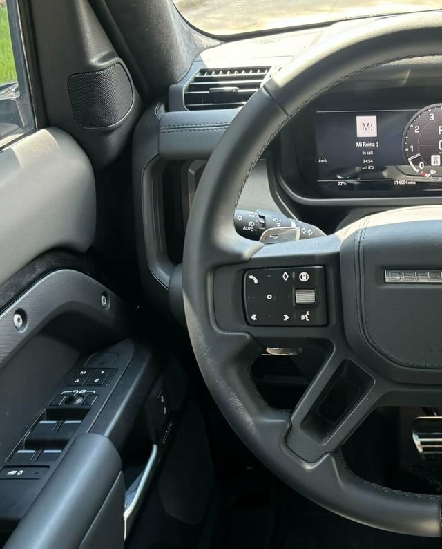 2025 Land Rover Defender 2025 LAND ROVER DEFENDER 110 V8 P525 - 22870635 - 24