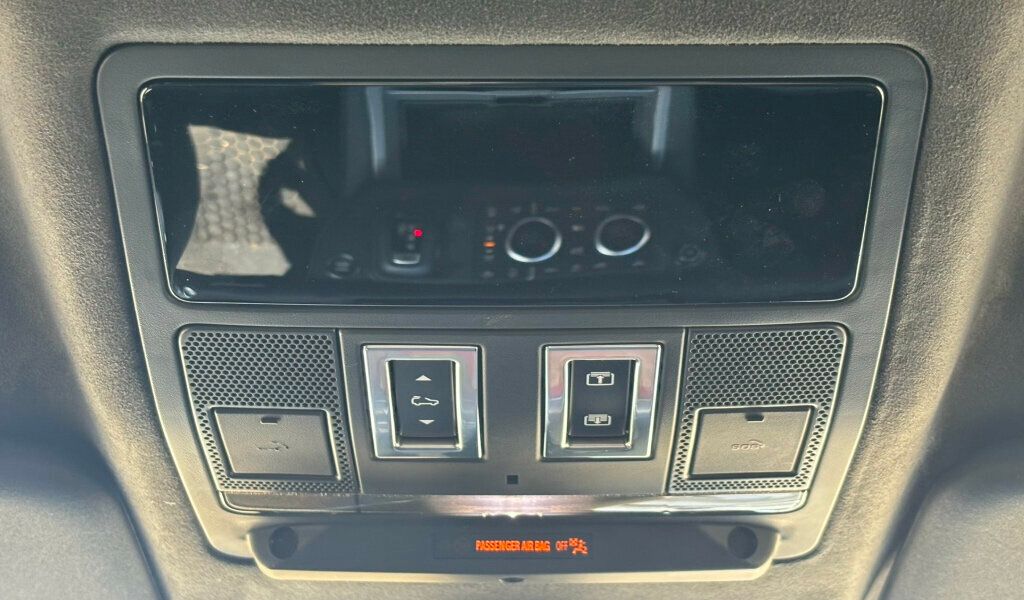 2025 Land Rover Defender 110 V8 photo 27
