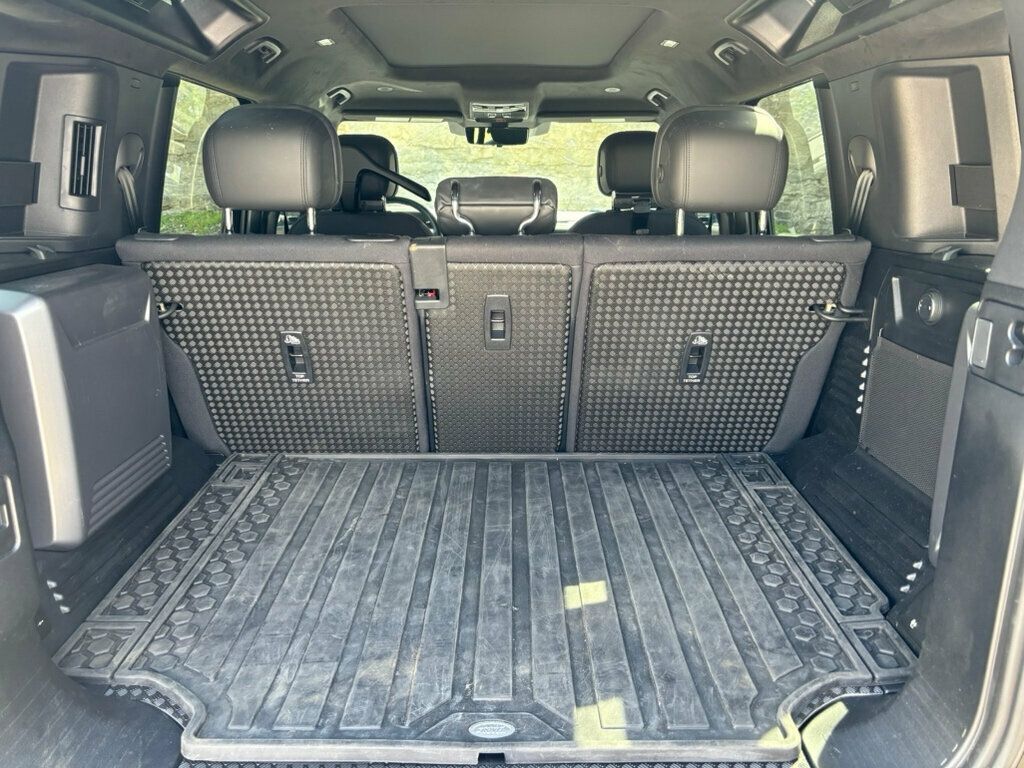 2025 Land Rover Defender 110 V8 photo 30