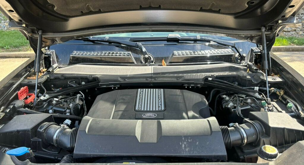 2025 Land Rover Defender 110 V8 photo 31