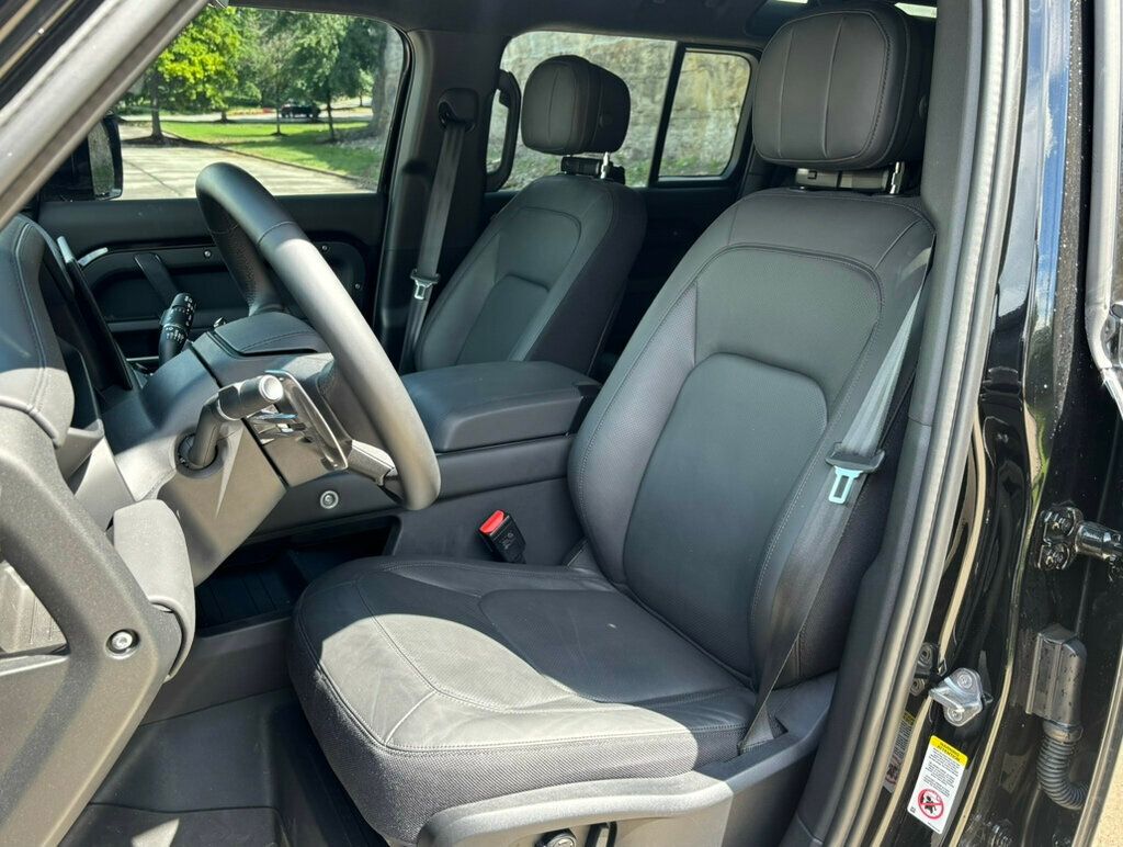 2025 Land Rover Defender 110 V8 photo 2