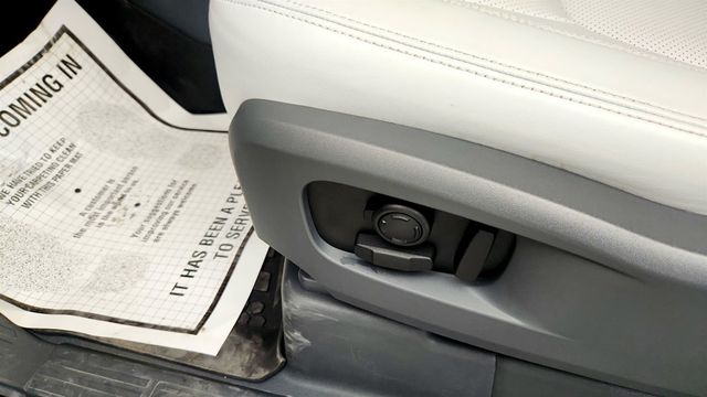 2025 Land Rover Defender 90 P300 S w/ Premium Upgrade Interior Pack & 20'' Wheels - 22997962 - 11