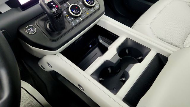 2025 Land Rover Defender 90 P300 S w/ Premium Upgrade Interior Pack & 20'' Wheels - 22997962 - 15