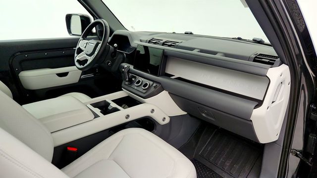 2025 Land Rover Defender 90 P300 S w/ Premium Upgrade Interior Pack & 20'' Wheels - 22997962 - 23