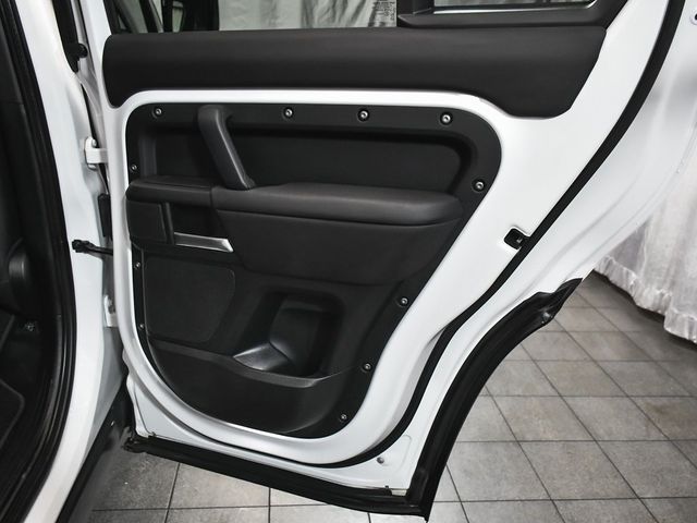 2025 Land Rover Defender 110 S - 22950438 - 12