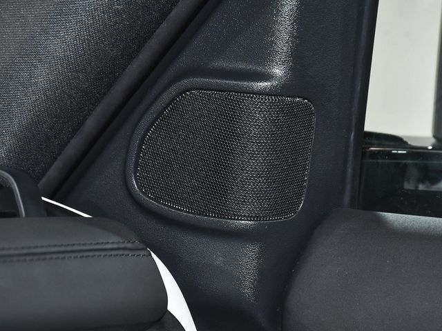 2025 Land Rover Defender 110 S - 22950438 - 31