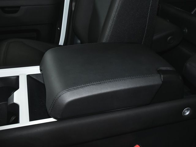 2025 Land Rover Defender 110 S - 22950438 - 39