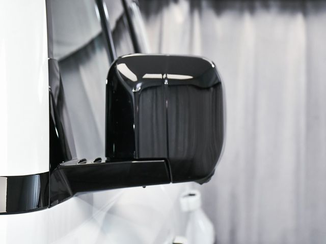 2025 Land Rover Defender 110 S - 22950438 - 79